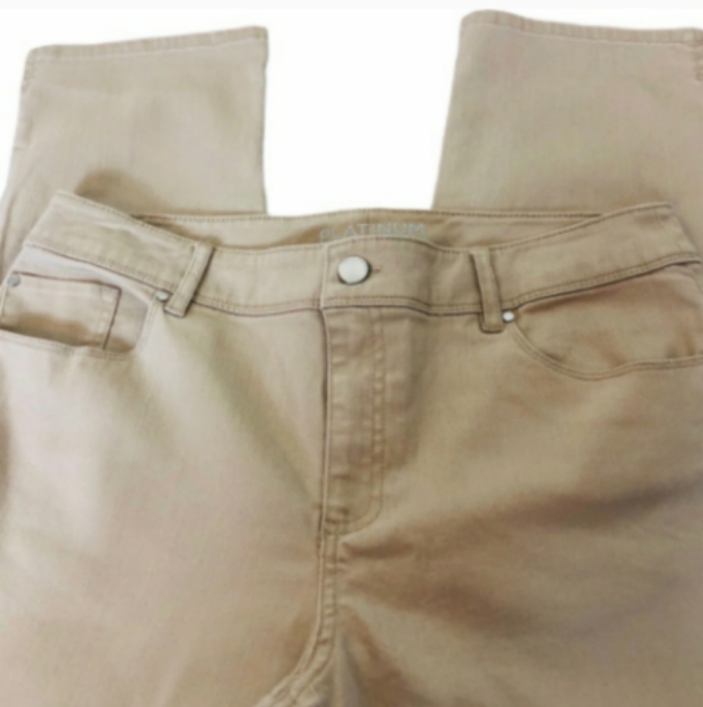 Chicos Platinum Capri Pant